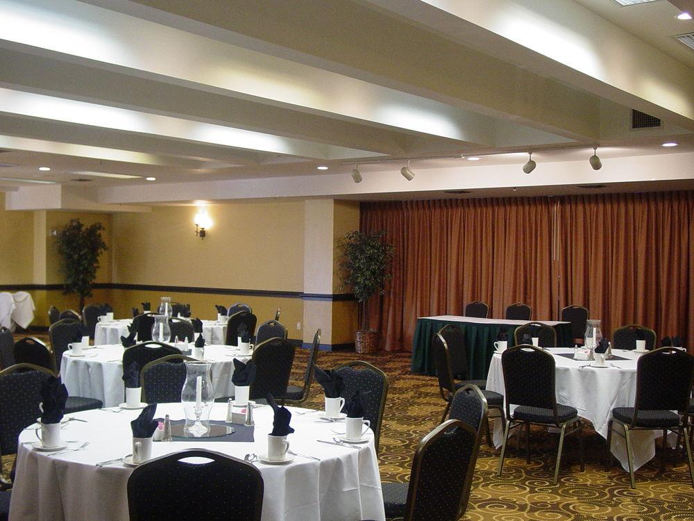 Clarion Hotel & Conference Center Colorado Springs Exterior photo