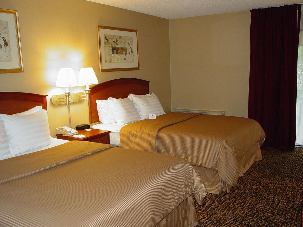 Clarion Hotel & Conference Center Colorado Springs Exterior photo