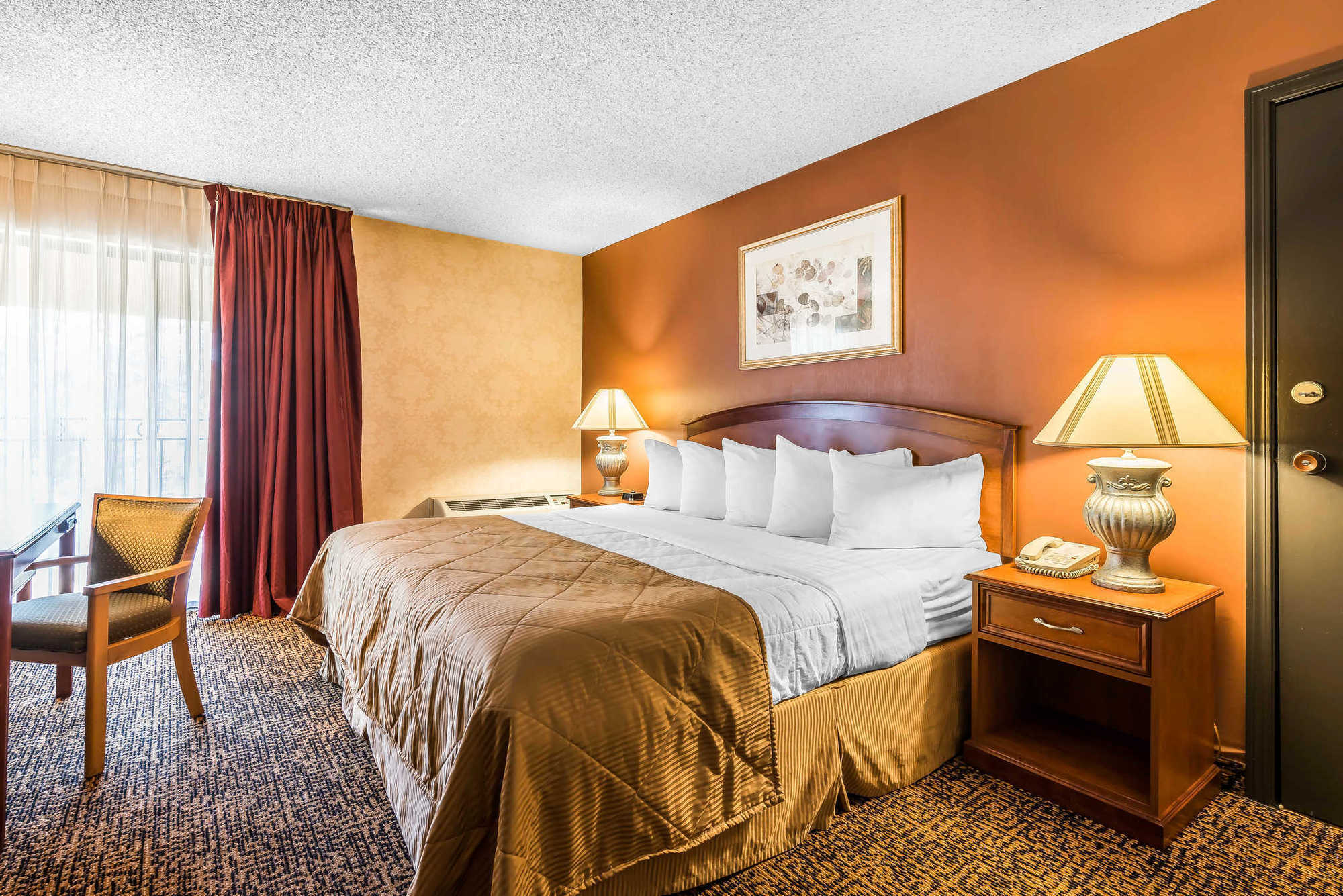 Clarion Hotel & Conference Center Colorado Springs Room photo