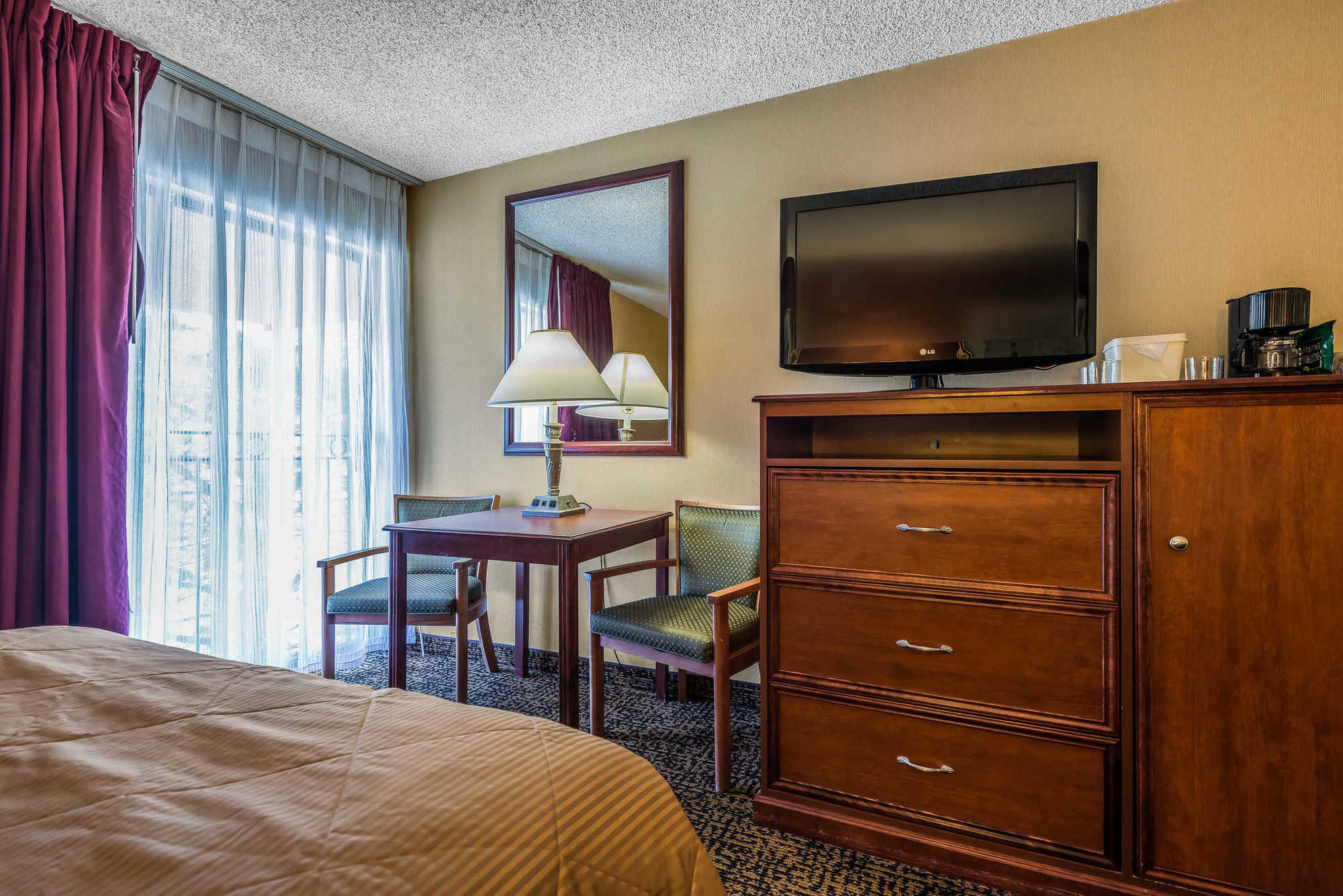 Clarion Hotel & Conference Center Colorado Springs Room photo