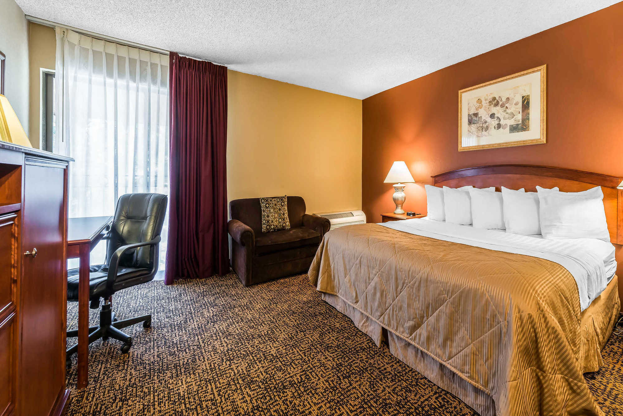 Clarion Hotel & Conference Center Colorado Springs Room photo