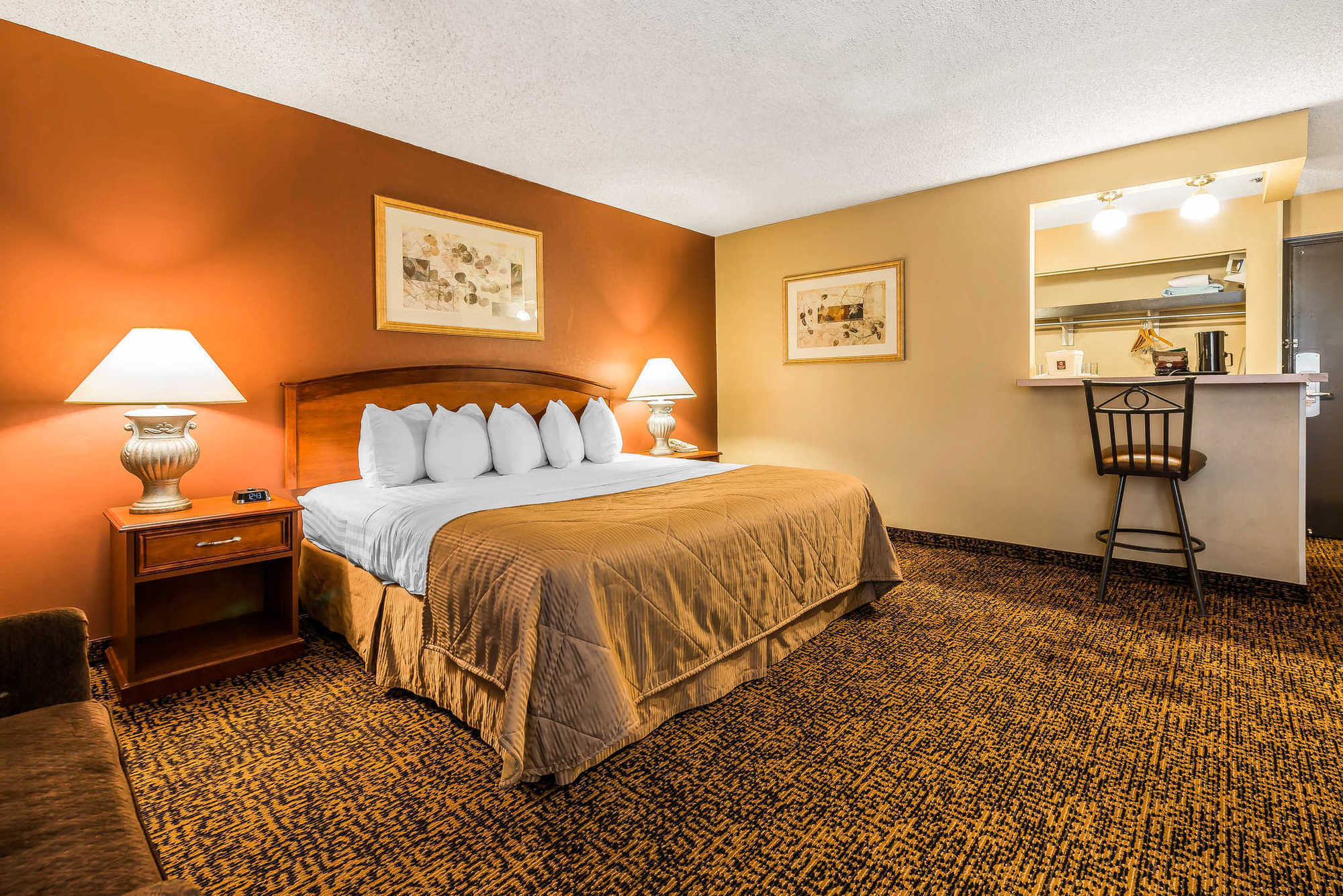 Clarion Hotel & Conference Center Colorado Springs Room photo