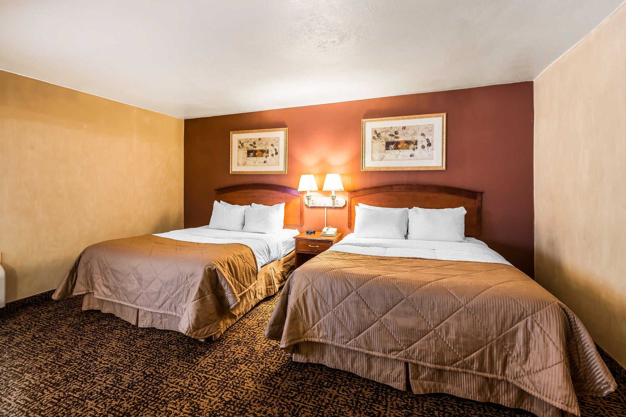 Clarion Hotel & Conference Center Colorado Springs Room photo