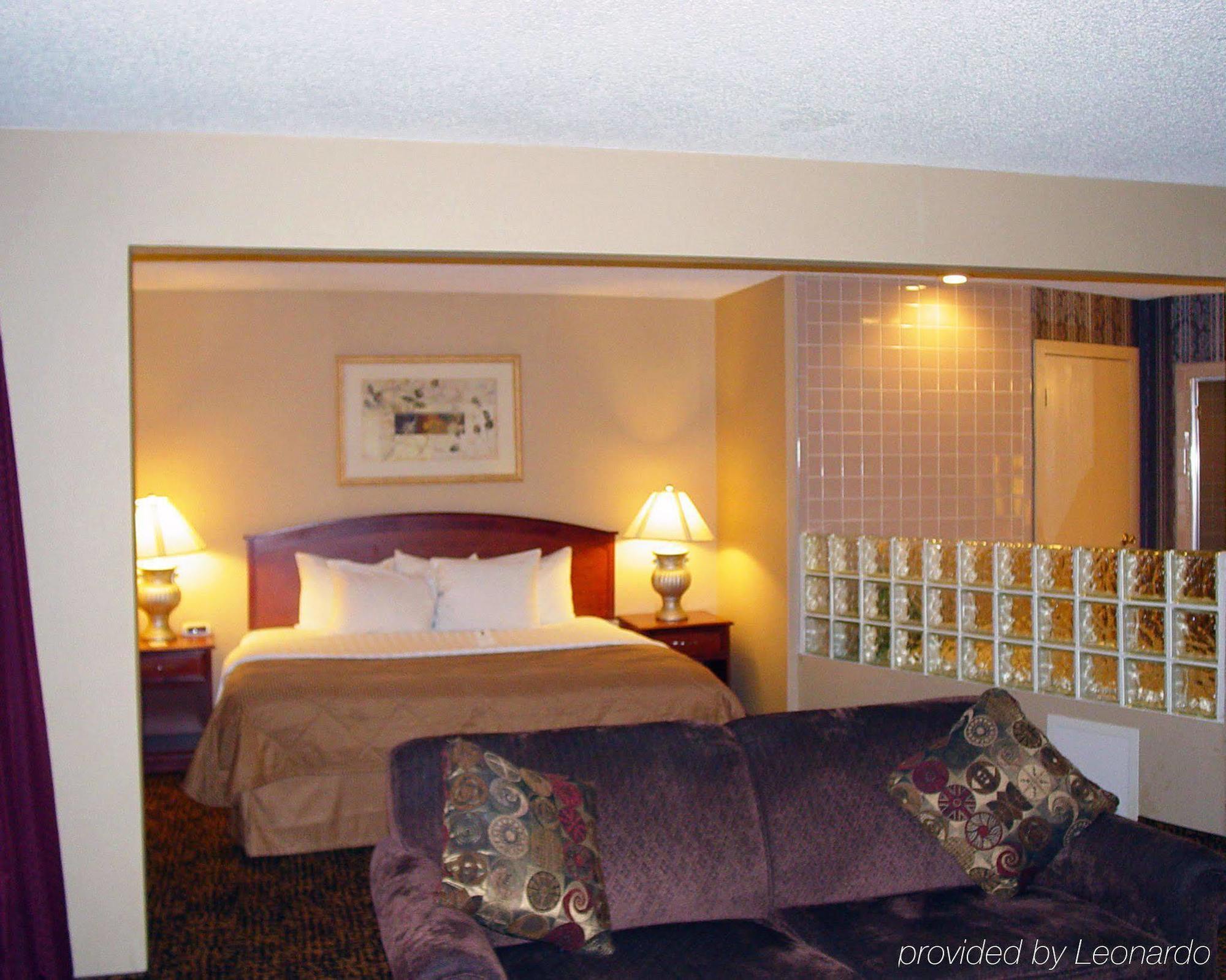 Clarion Hotel & Conference Center Colorado Springs Room photo