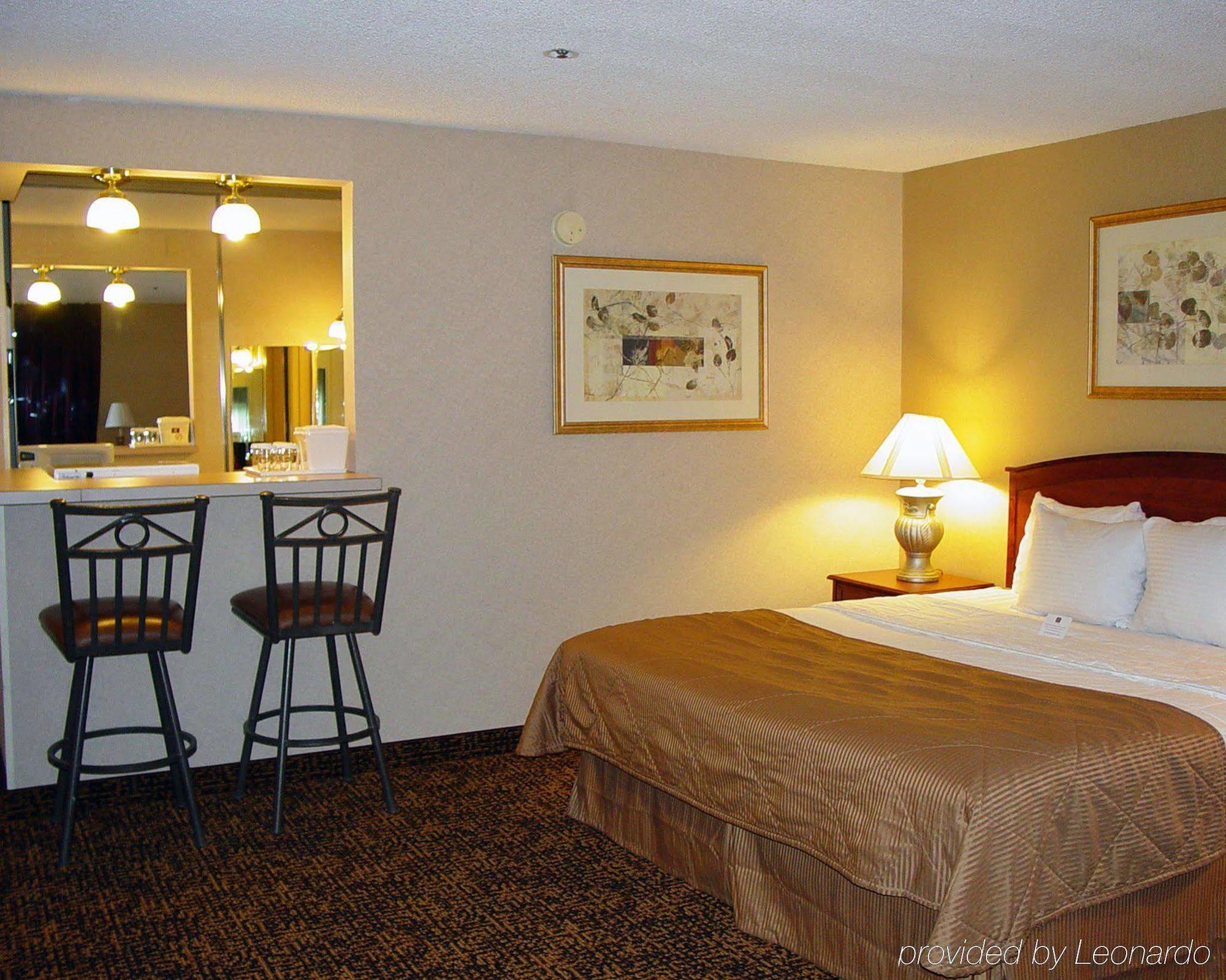 Clarion Hotel & Conference Center Colorado Springs Exterior photo